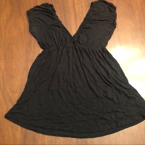 Black v-neck with design in back